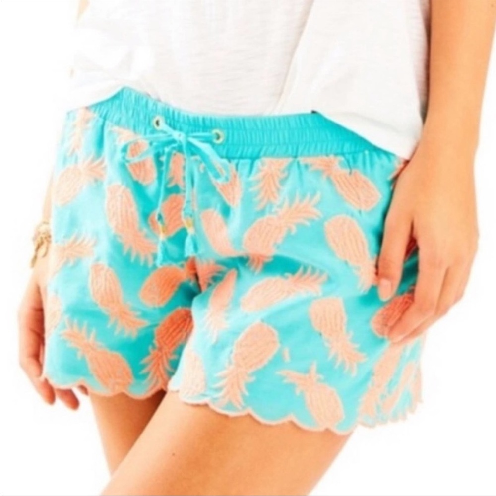 Lilly Pulitzer Aqua Bay breeze scalloped shorts. Size small. Worn once.